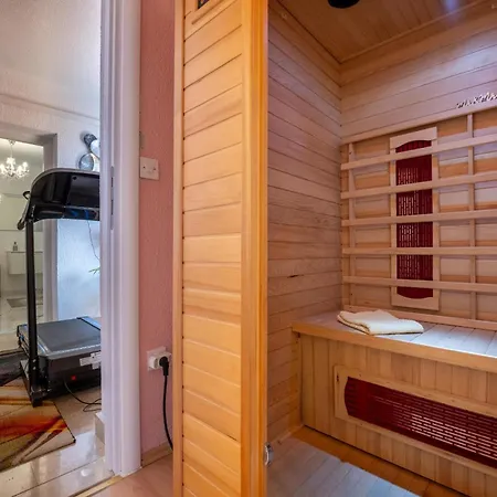 Venus House With Pool Banjole