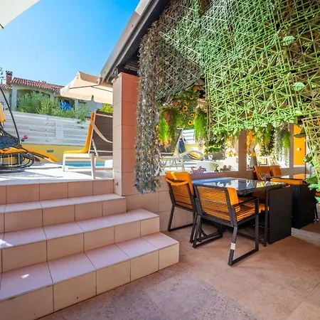Venus House With Pool * Banjole