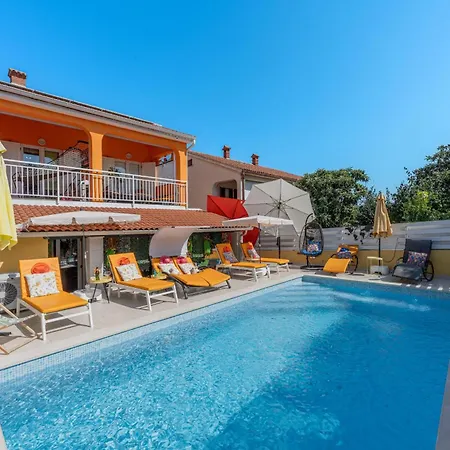 Holiday home Venus House With Pool