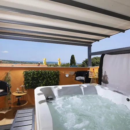 House Venus With Heated Pool And Hot Tub Дом отдыха Банджоле