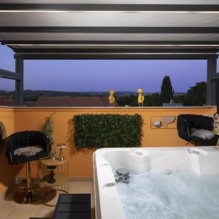 House Venus With Heated Pool And Hot Tub *