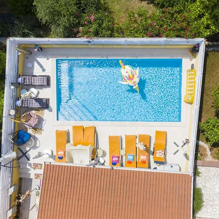Дом отдыха House Venus With Heated Pool And Hot Tub