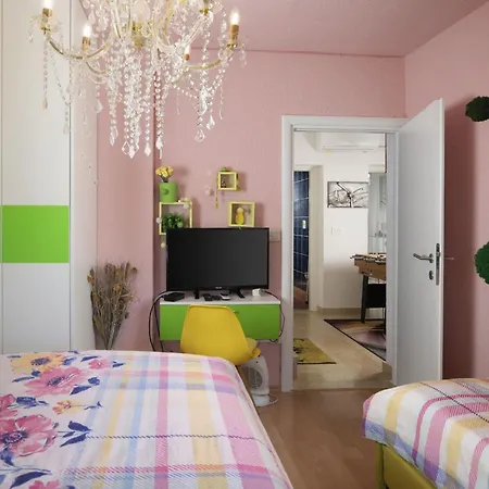 House Venus With Heated Pool And Hot Tub Банджоле
