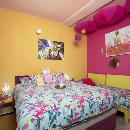 House Venus With Heated Pool And Hot Tub Дом отдыха Банджоле