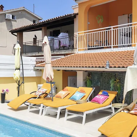 Дом отдыха House Venus With Heated Pool And Hot Tub